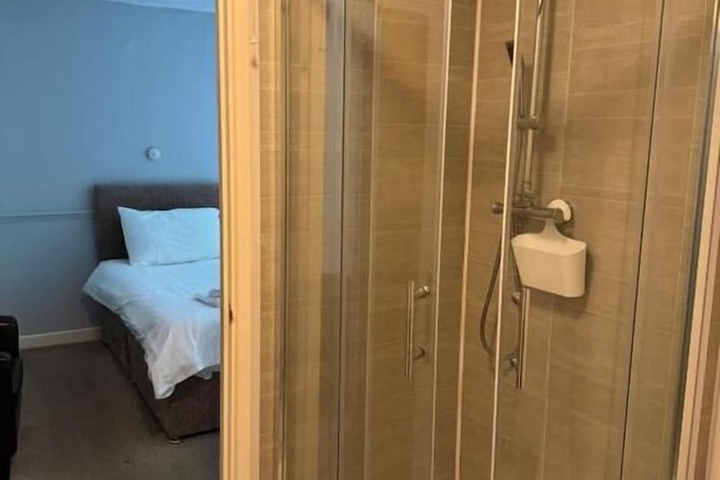 Room 18 of 32