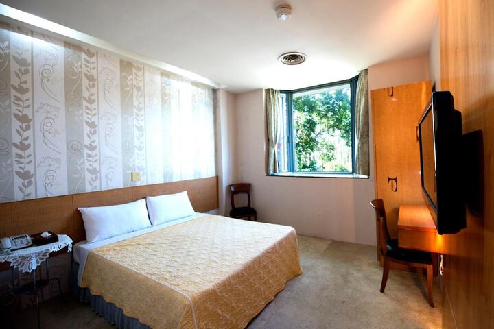 Room 27 of 51