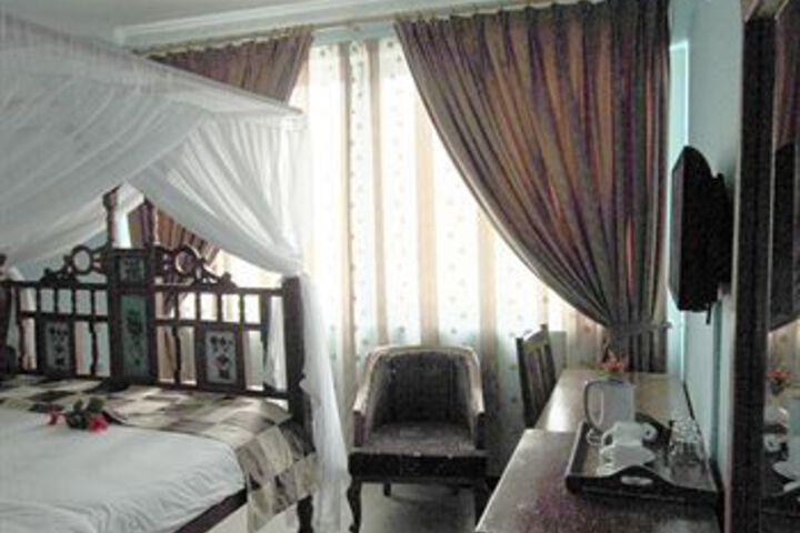 Room 9 of 32