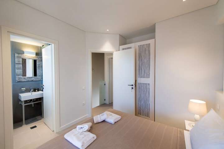 Room 47 of 191