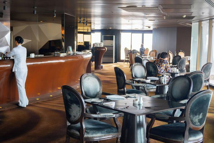 Lounge 177 of 220