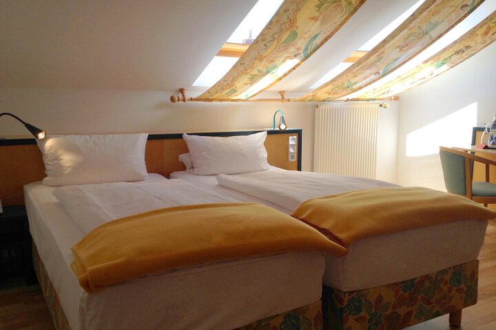 Room 10 of 30