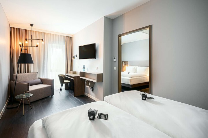 Room 8 of 36