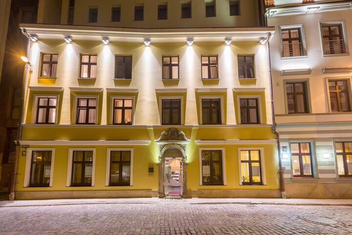 Hotel Exterior 55 of 63