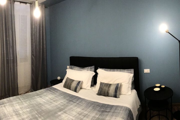 Room 11 of 32