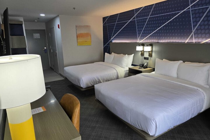 2 Queen Beds (2 of 13)
