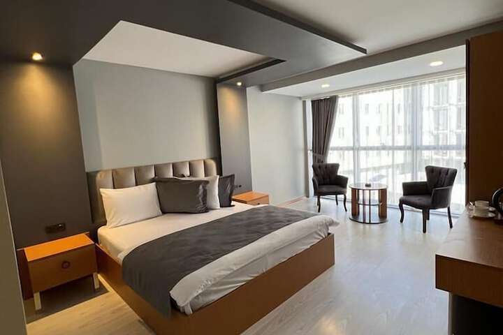 Room 4 of 12