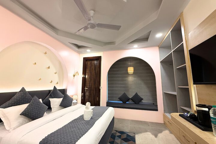 Room 4 of 50