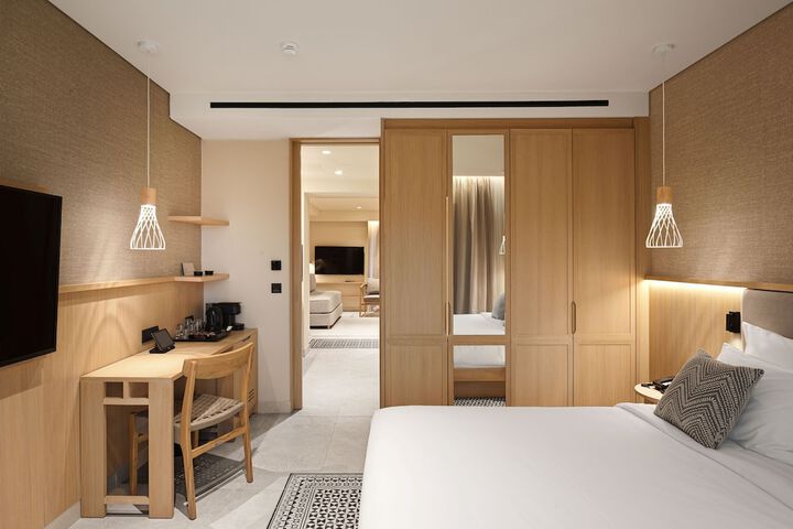 Room 34 of 154