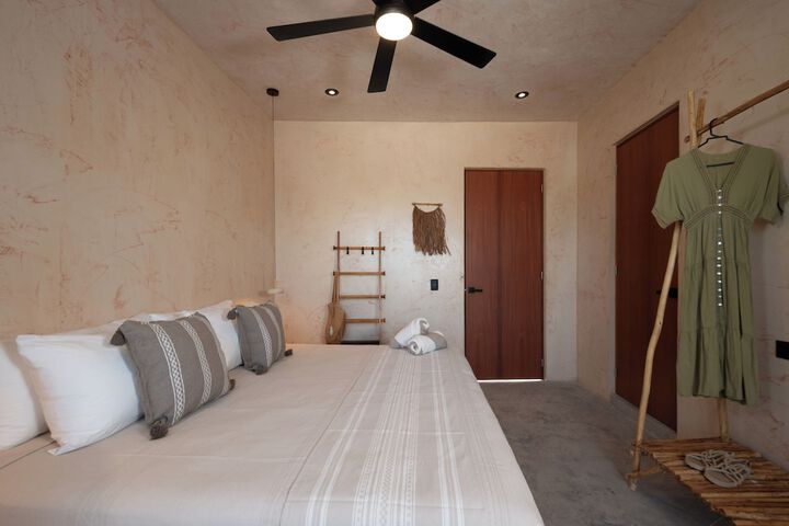 Room 13 of 78