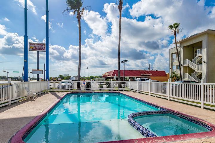 Pools & Facilities