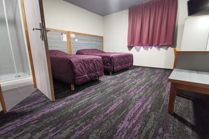 Room 11 of 37