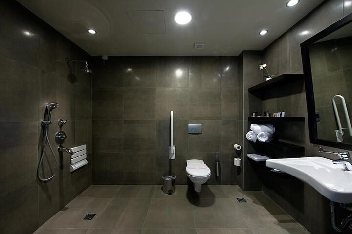 Room 11 of 50