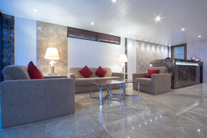 Entrance & Lobby