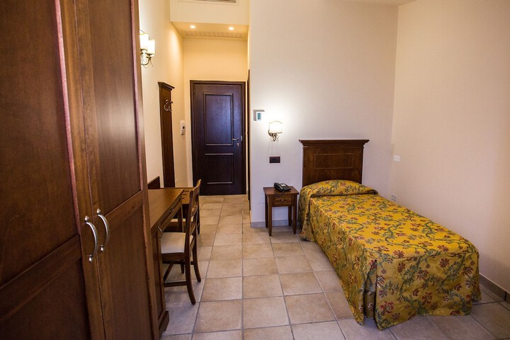 Room 26 of 27