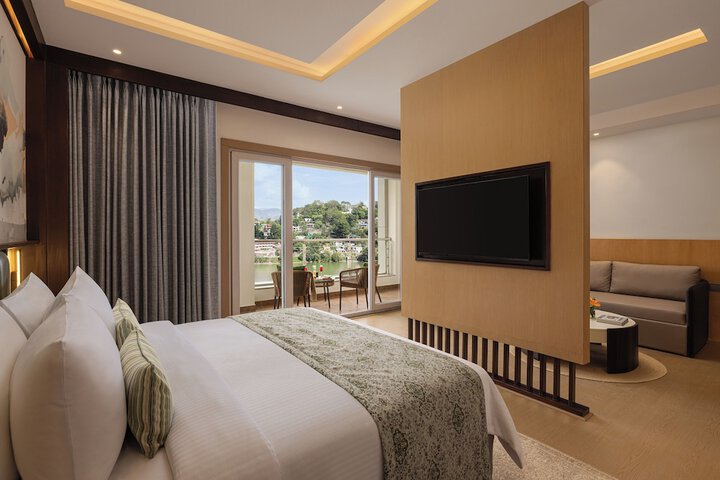 Room 6 of 17