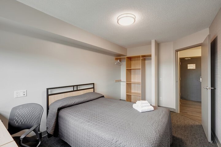 Room 5 of 18