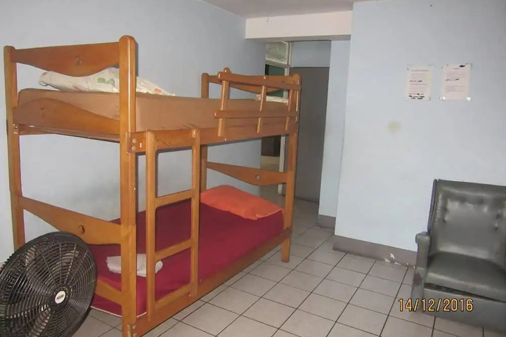 Room 5 of 9