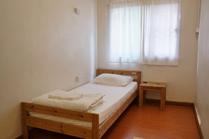 Room 16 of 29