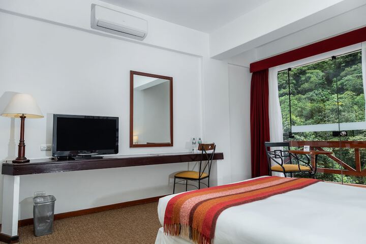 Room 28 of 79