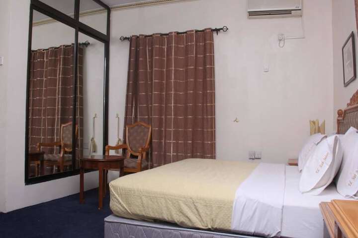 Room 11 of 17