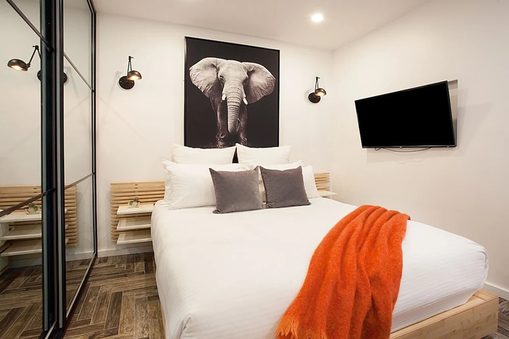 Room 2 of 11