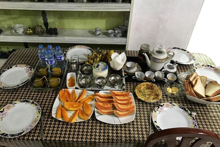 Dining 9 of 12