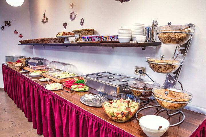 Breakfast/Coffee Service 29 of 33