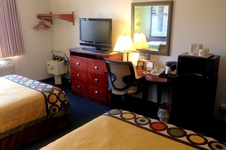 2 Double Beds (10 of 12)