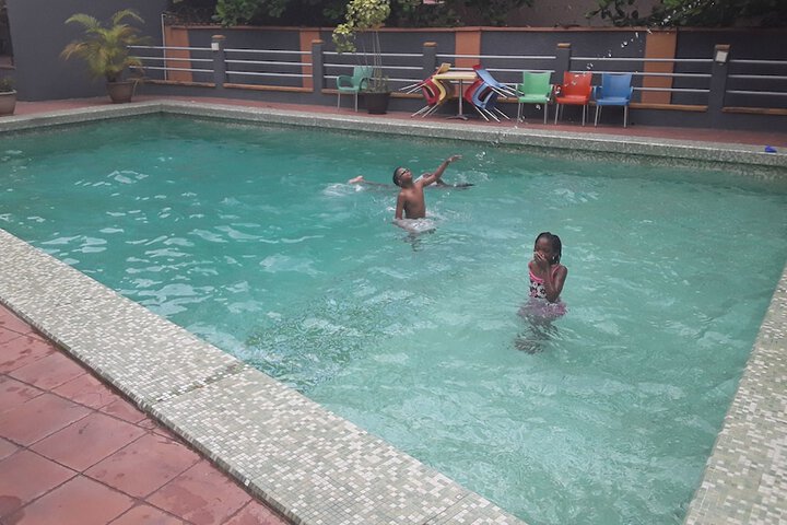 Pool 4 of 6