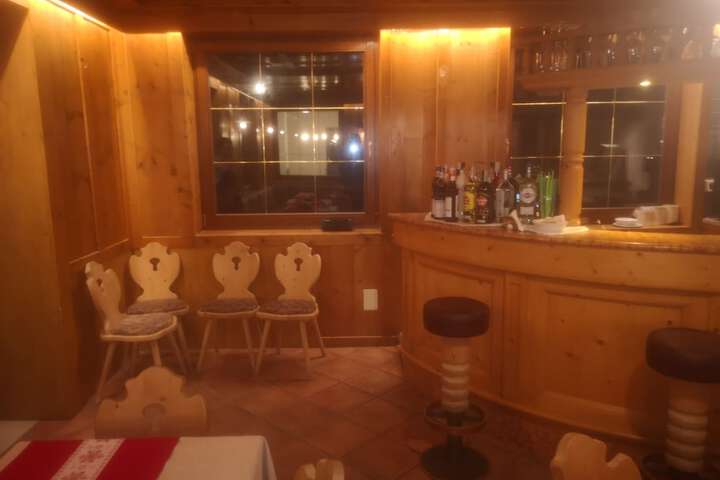 Lounge 36 of 52