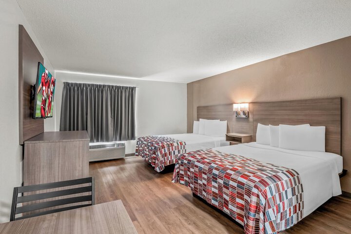 Deluxe 2 Queen Beds (6 of 10)