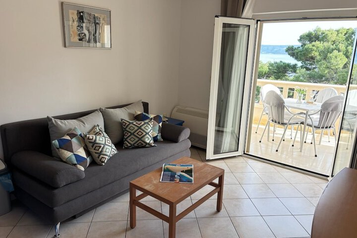 Room 33 of 86