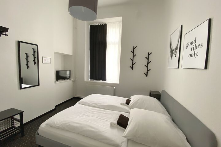 Room 13 of 37