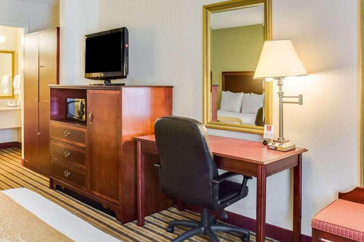 Double Accessible Queen Size Bed (2 of 10)