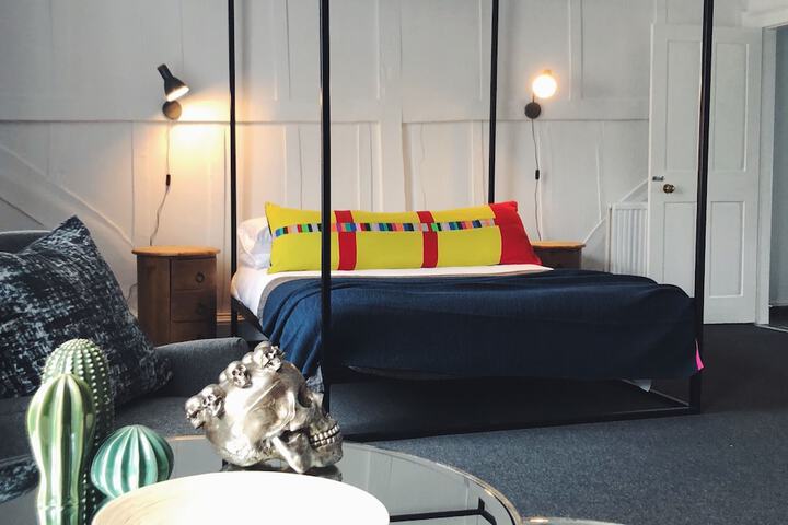 Room 2 of 16