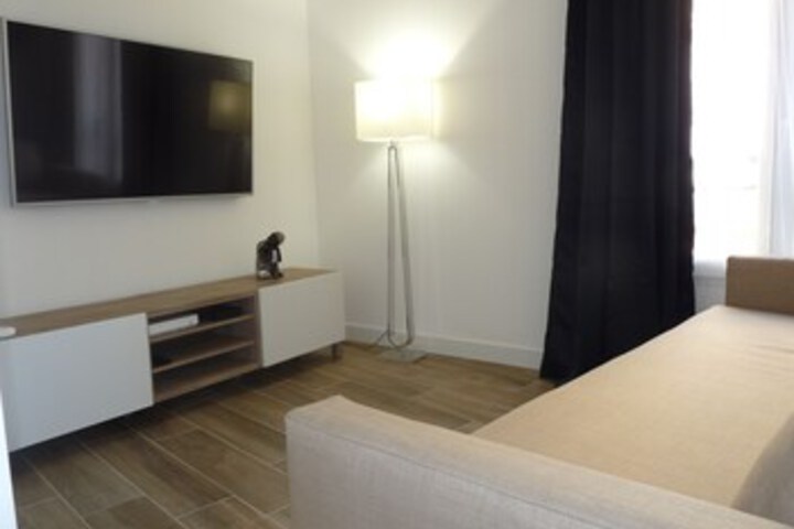 Room 14 of 32