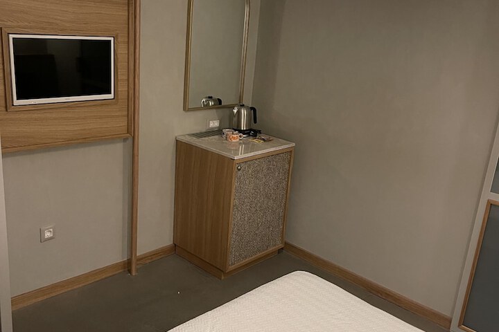Room 15 of 64