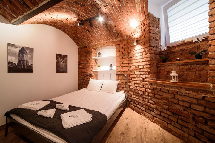 Room 12 of 84