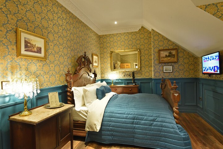 Room 14 of 42