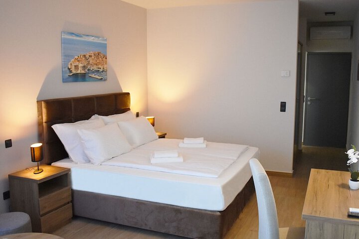 Room 3 of 40