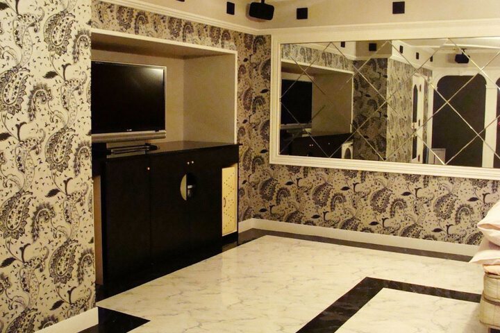 Room 10 of 31