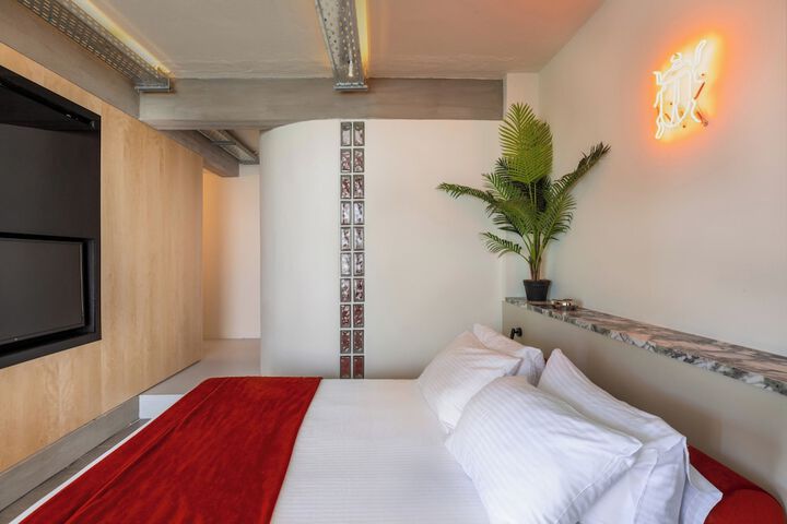 Room 28 of 59