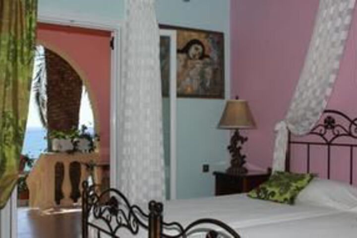 Room 8 of 11