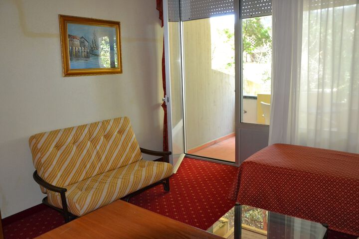 Room 17 of 53