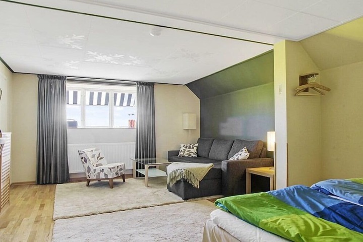 Room 4 of 35