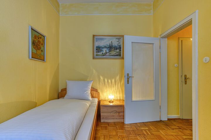 Room 11 of 34