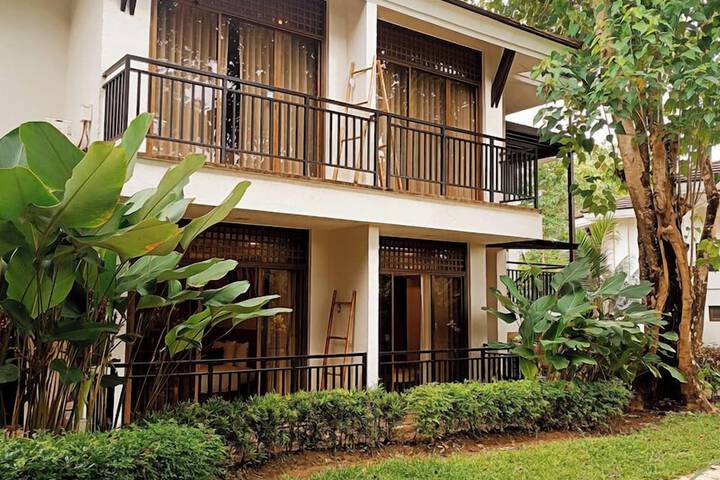 Hotel Exterior 49 of 49