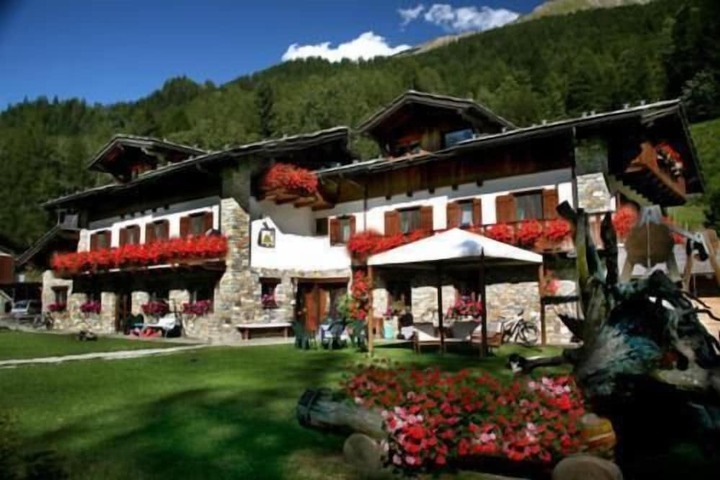 Hotel 37 of 38
