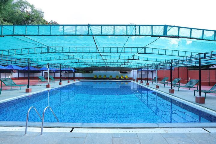Pool 4 of 13